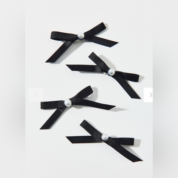 Urban Outfitters Pearl Bow Mini Hair Clip Set New - Picture 1 of 3